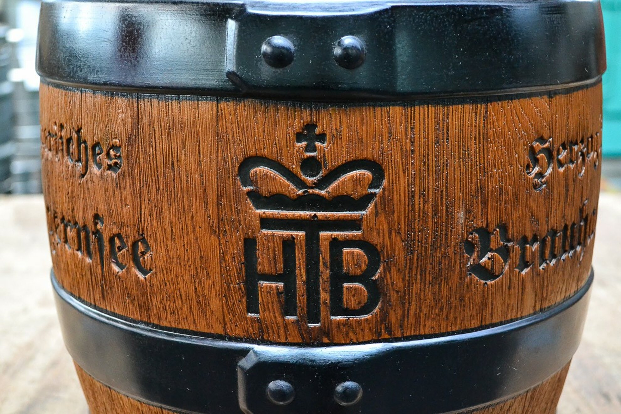 Holzfass mit individueller Tiefprägung